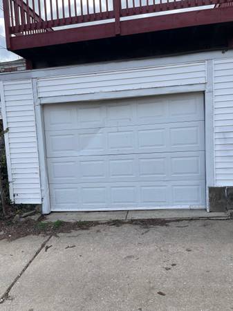 Residential garage door repair in the 90201 area of Bell Gardens, California